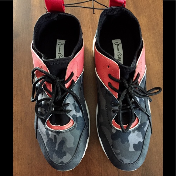 Women’s Jessica Carlyle camo sneakers - Picture 1 of 7